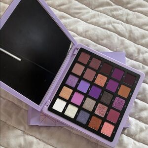 Violet Voss Eyeshadow Palette - Purple, Gold, and More